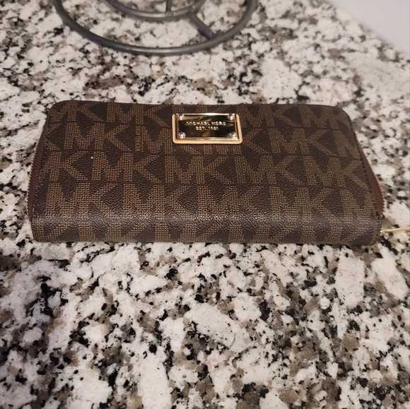 Michael Kors Large Logo Continental Wallet - Picture 3 of 8